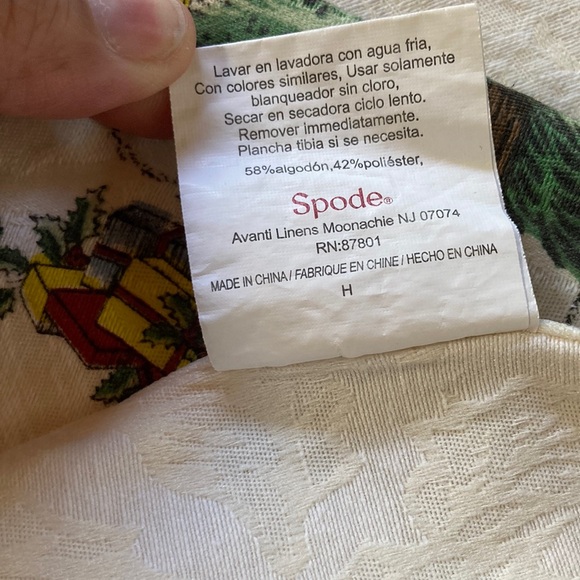 SPODE Christmas Tree Santa Tree Top Dining Table Tablecloth 70 inch Round - Picture 4 of 10